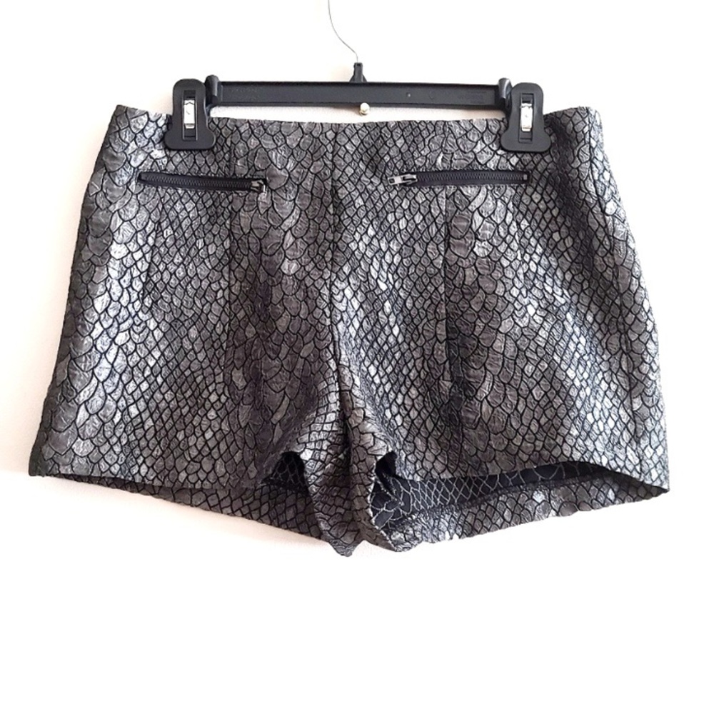 Sans Souci Silver Snake Print Shorts S